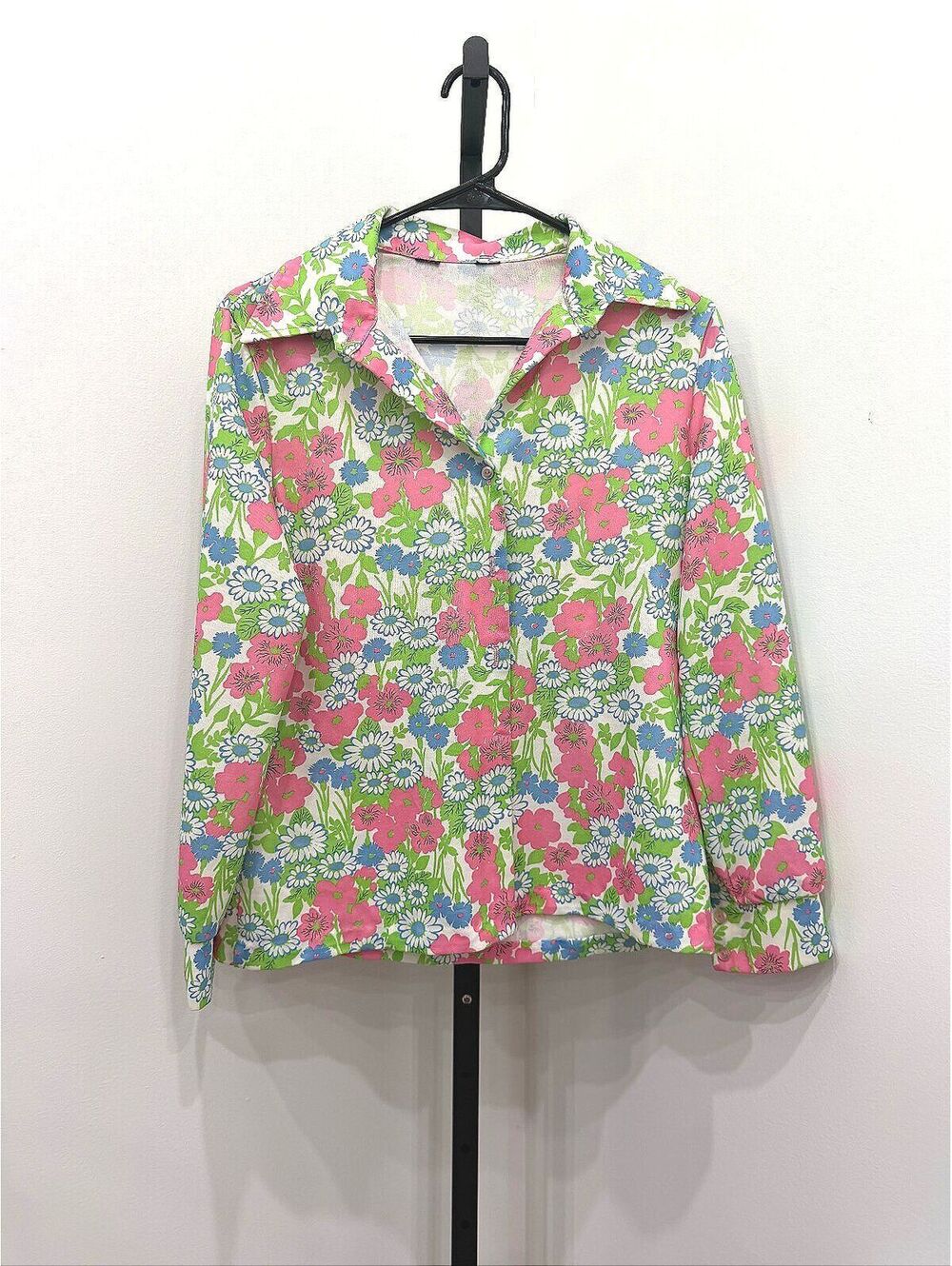 Vintage Floral Button-Up Shirt with Long Sleeves 70s